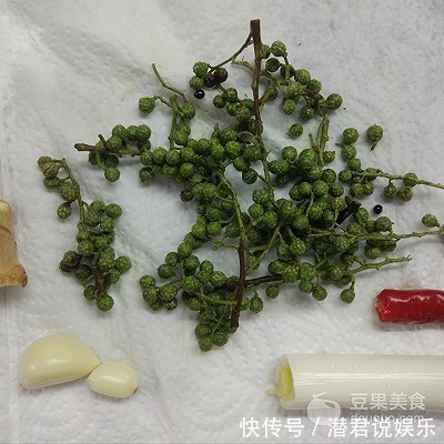 适量|酸菜烧鸭血的做法