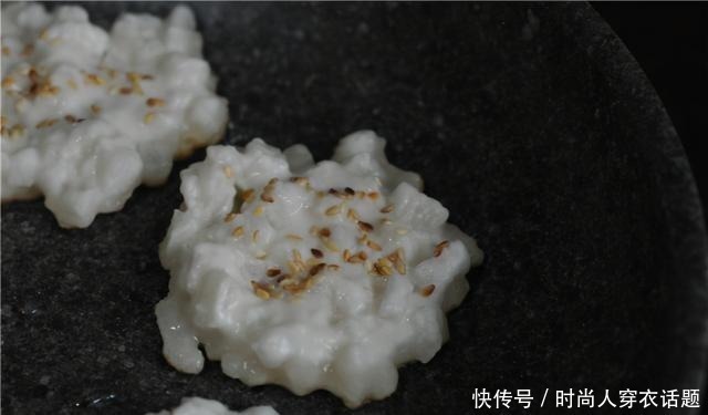  冬天到了这菜正当季，3块钱一斤，做成早餐，比包子馅饼都好吃！