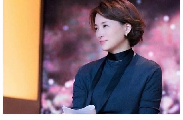 2022央视主持人大赛官宣，撒贝宁朱广权送上祝福，董卿为何不出席