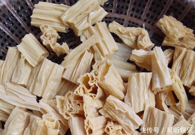 泡腐竹用“凉水”还是“温水”,很多人做错了,难怪不嫩还夹生!