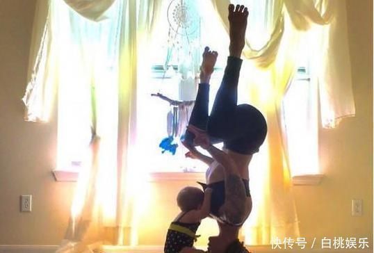 哈佛大学|“喂奶喂出新高度”,妈妈一边做瑜伽一边喂奶,引热议不道德