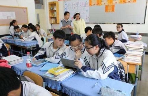 中学生|班主任：给中学生调换座位，大多数男生都会有的4种想法！