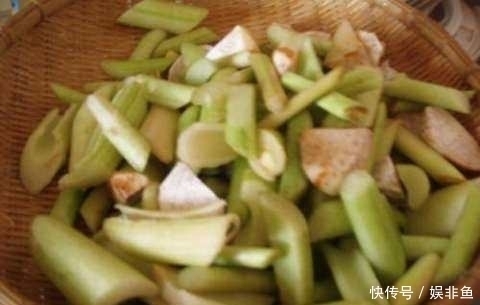 这种菜叶子别再丢掉了,用来腌咸菜, 百吃不腻