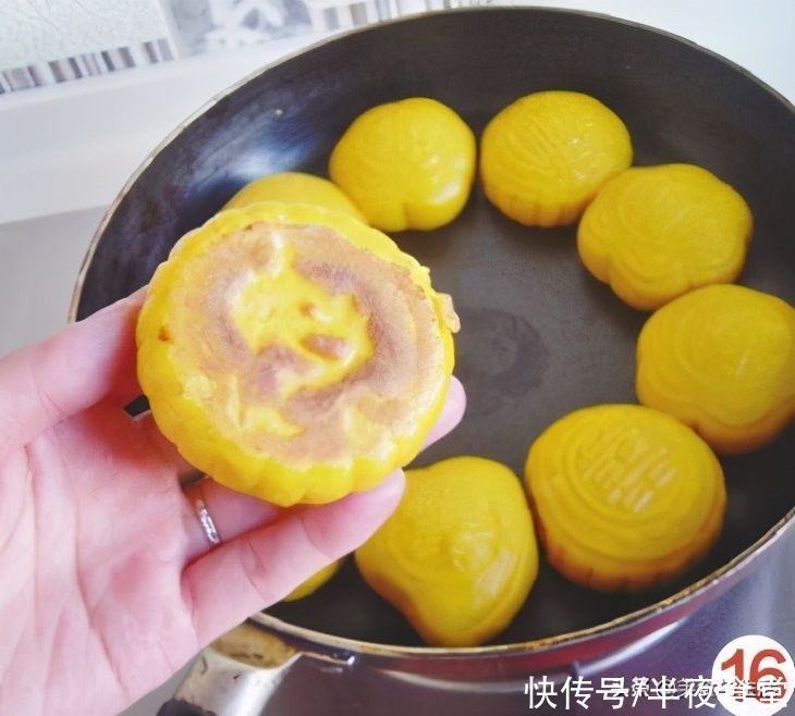 过年馒头不用蒸，平底锅煎着吃，金黄酥香暄软香甜，比面包还美味