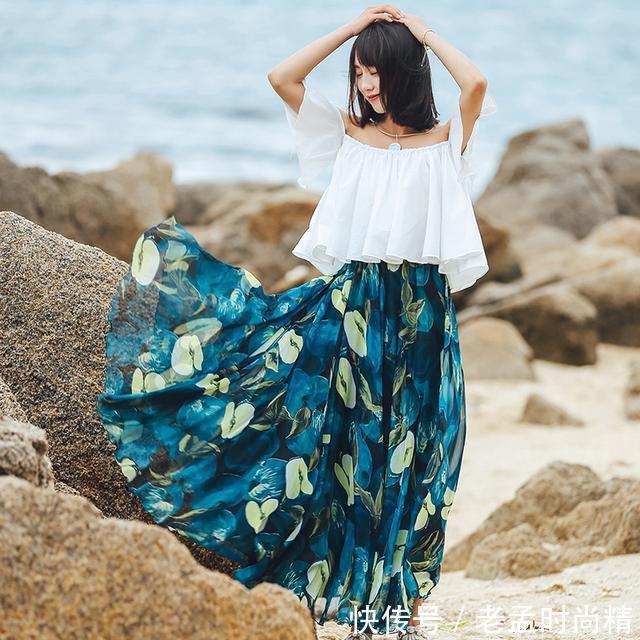 女人味 轻盈飘逸的雪纺,搭配印花而成的长款半身裙,浓浓的尽是女人味