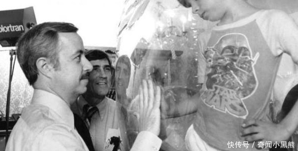 一个无法与外界接触的男孩,出生到死亡都活在泡泡里