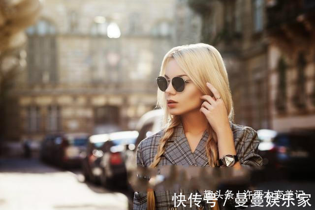 手镯 女人戴手镯还是手表好看三个理由告诉你,别再戴错让人笑话