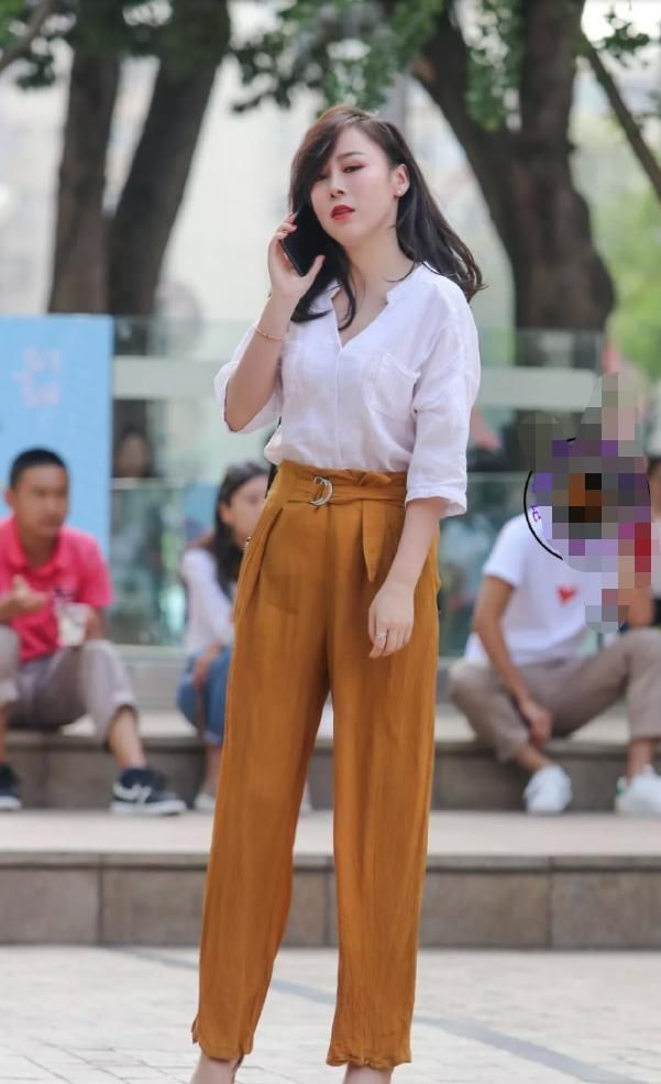 人格魅力|哪怕辣妈裤子穿的很随意,但仍然很有人格魅力