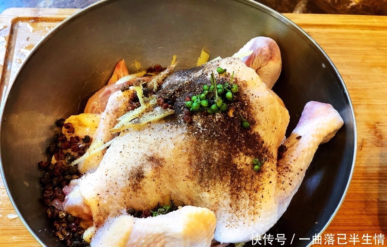 超地道的新疆椒麻鸡，又麻又辣还解馋，吃上一口就停不下来