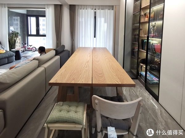 空间感|140平也能拥有大横厅！打通阳台和厨房，超大空间感，装出大宅范