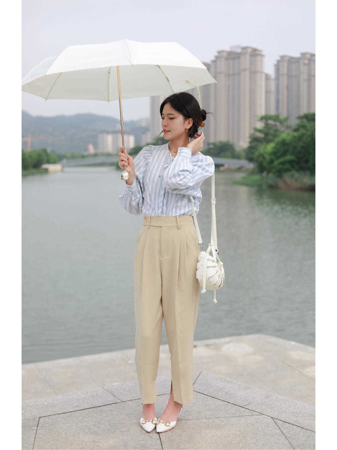 气质|穿衬衫的季节,怎么穿才能更干练又洋气?搭配格子长裤特别显气质