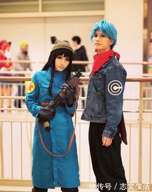 面对镜头|夫妇变闺蜜?一家三口玩cosplay,结果爸爸成了女装大佬