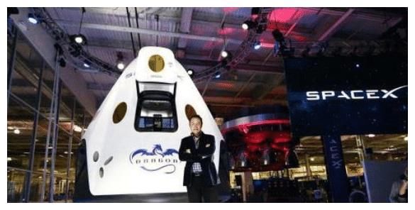 spaceX创始人马斯克在火箭制造车间视察