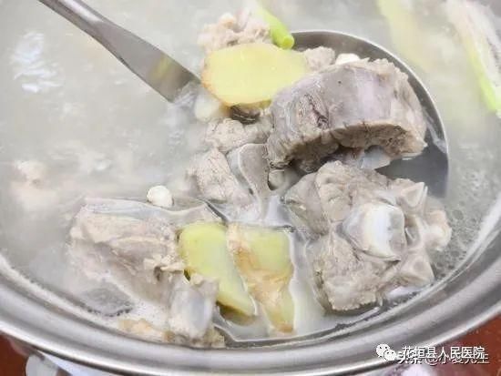 高尿酸的祸根找到了,平时少吃1黄2白,并做好3事,尿酸稳稳的
