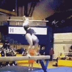 |搞笑GIF:妹纸的脸简直太魔性了,看的止不住笑