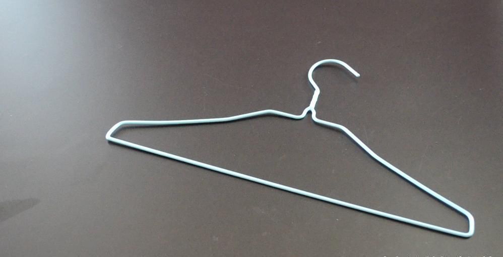 衣架上缠几圈胶带, 这个作用太厉害了, 解决了很多家庭的烦恼