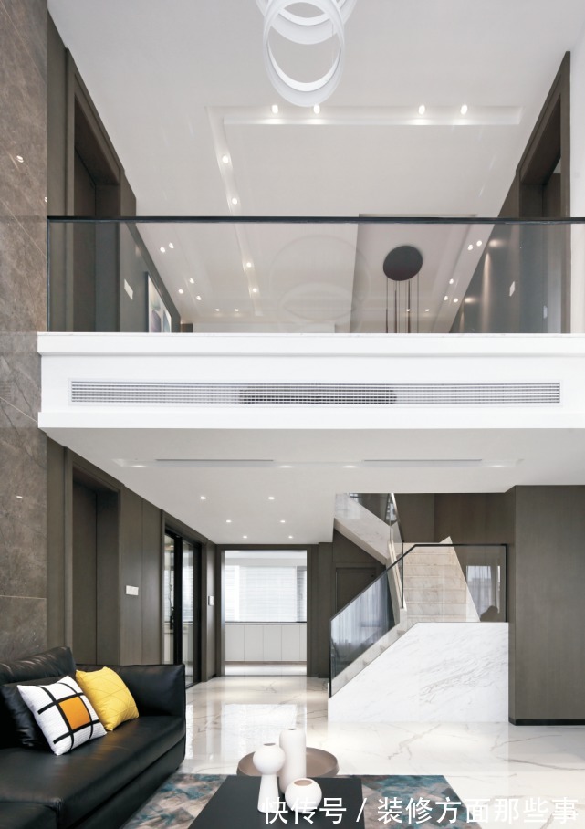 复式楼|180平挑空复式楼,黑白灰的呈现,给人自然舒服的感觉