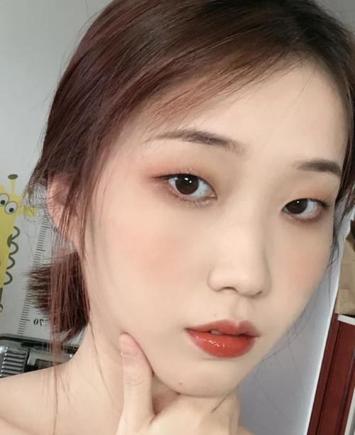 肿眼泡“眼影避雷”！橘色系显脏，紫色系像被打，这2种才是正选橘色系紫色系深色系哑光系