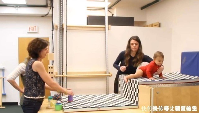 视觉|将婴儿放在“视觉悬崖”上,他们会直接爬过去吗?看完长见识了