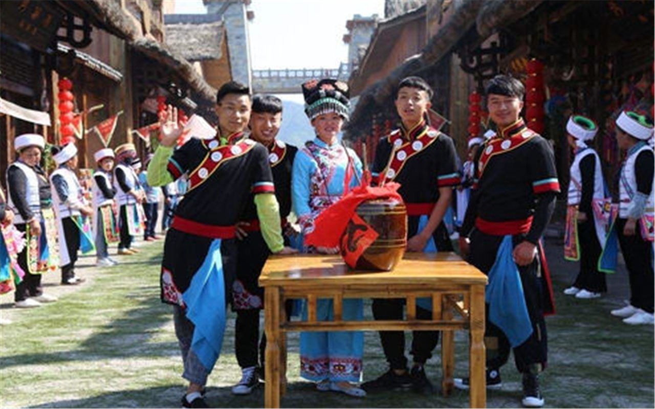 最长|中国“最长”的姓氏有20个字,考试时怎么写?其实很好解决