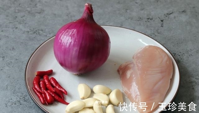 洋葱和鸡肉搭配这样做，特别开胃下饭，吃过一次的人还想吃第二次