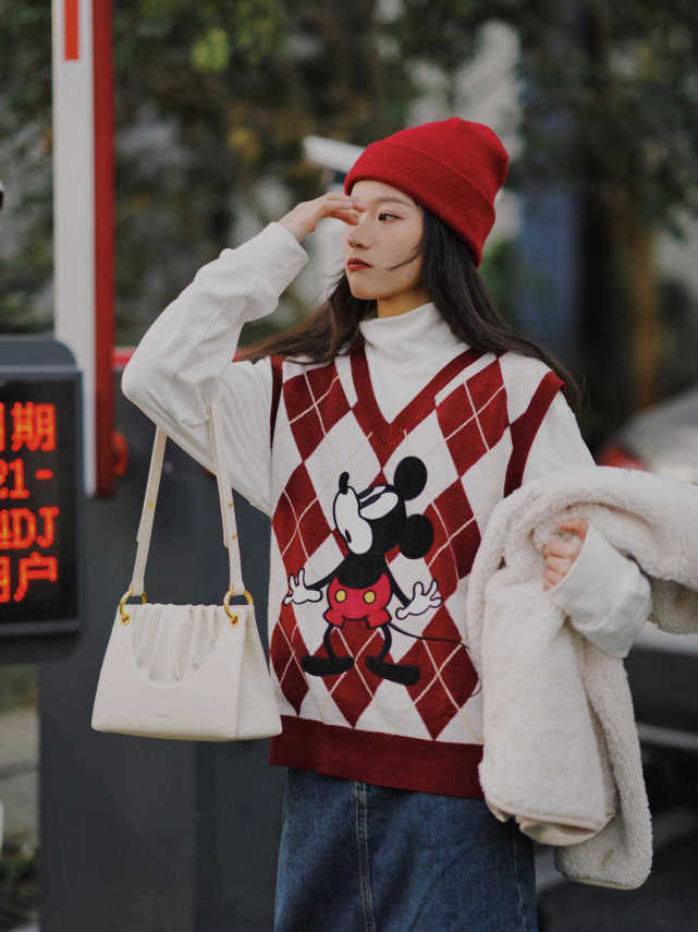 穿搭|开始降温了,毛衣马甲搭配高领打底衫和半身裙,保暖又好看!