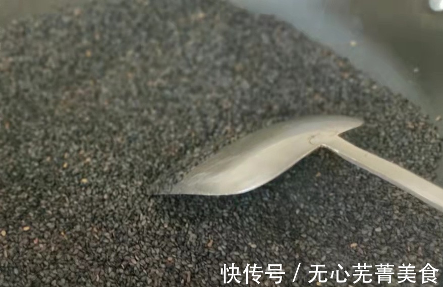 含钙|秋季，该吃的不是核桃而是它，钙含量极高，炒一炒嚼着吃真的好香！