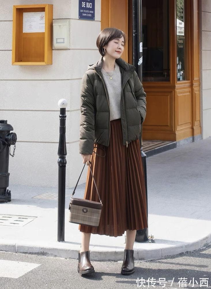 包臀裙 秋季还是穿“过膝裙”最优雅,选这4款搭配毛衣、针织衫,真高级