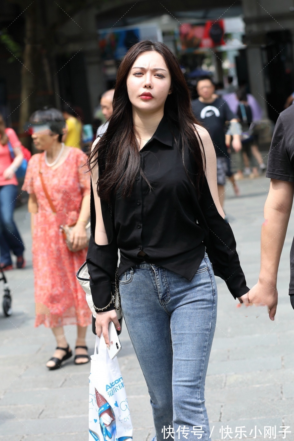 链条包|非常有魅力的气质美女，时尚慵懒的穿搭，给人一种清爽舒服的感觉