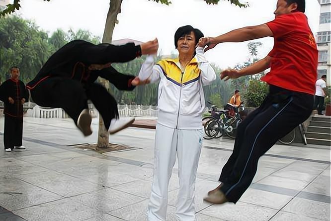 闫芳|从马保国到闫芳:“孔乙己大师”的现代生活