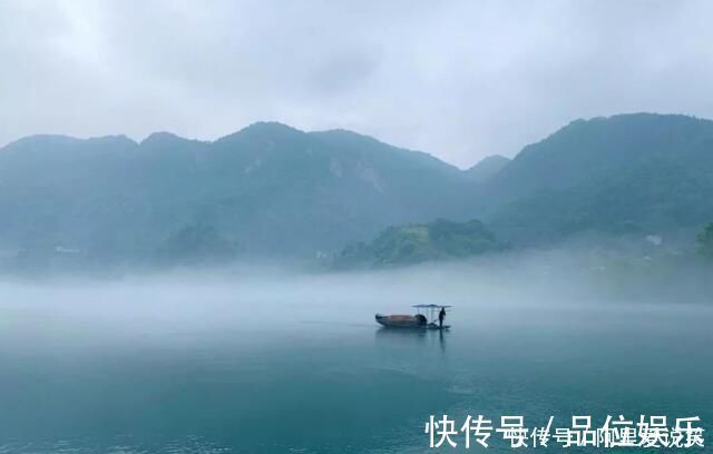 苏辙$半夜被雨惊醒,苏轼给胞弟苏辙写首词,开篇7字就是千古名句