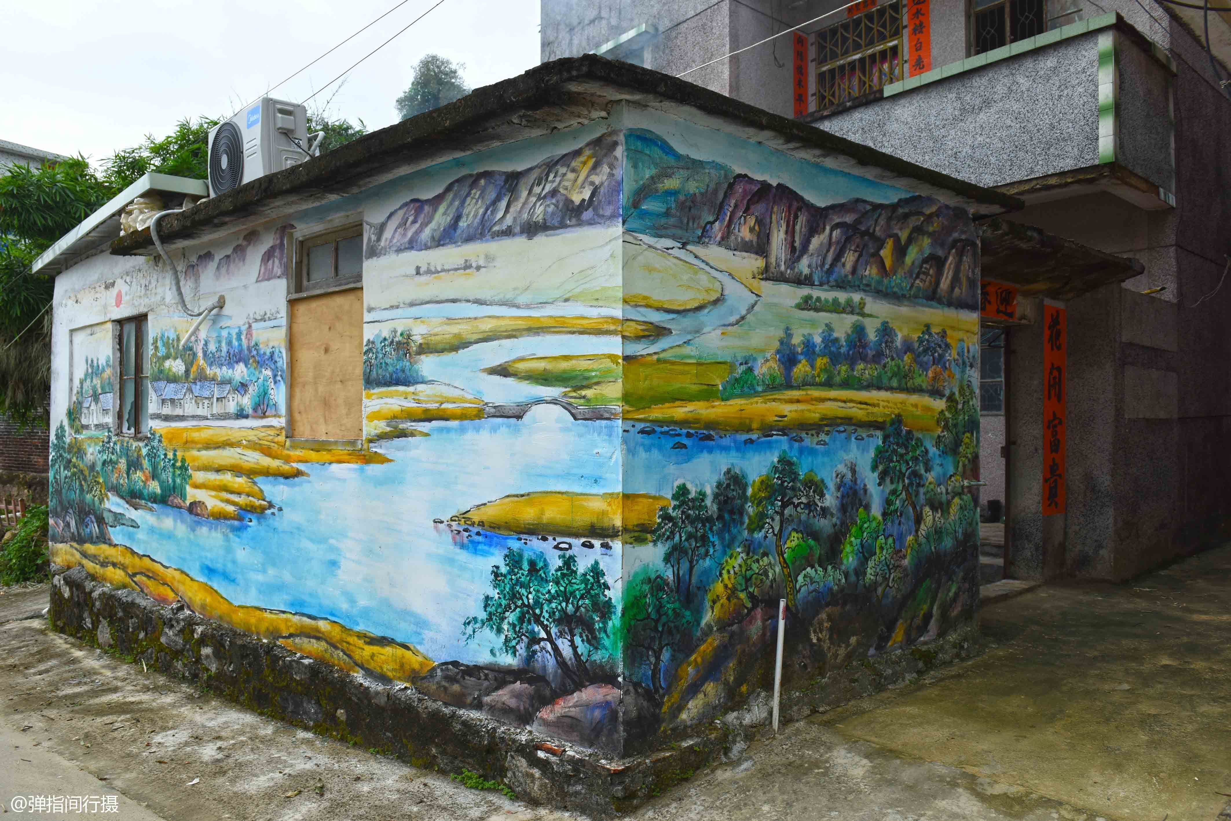 大师@绘画大师出于寒门,幼时曾撕邻居家对联画画,如今作品每平尺28万