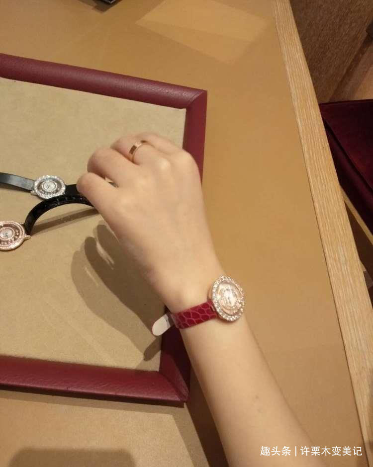 镯子 女人戴“手镯”还是“手表”好看三个理由告诉你,戴错很尴尬!