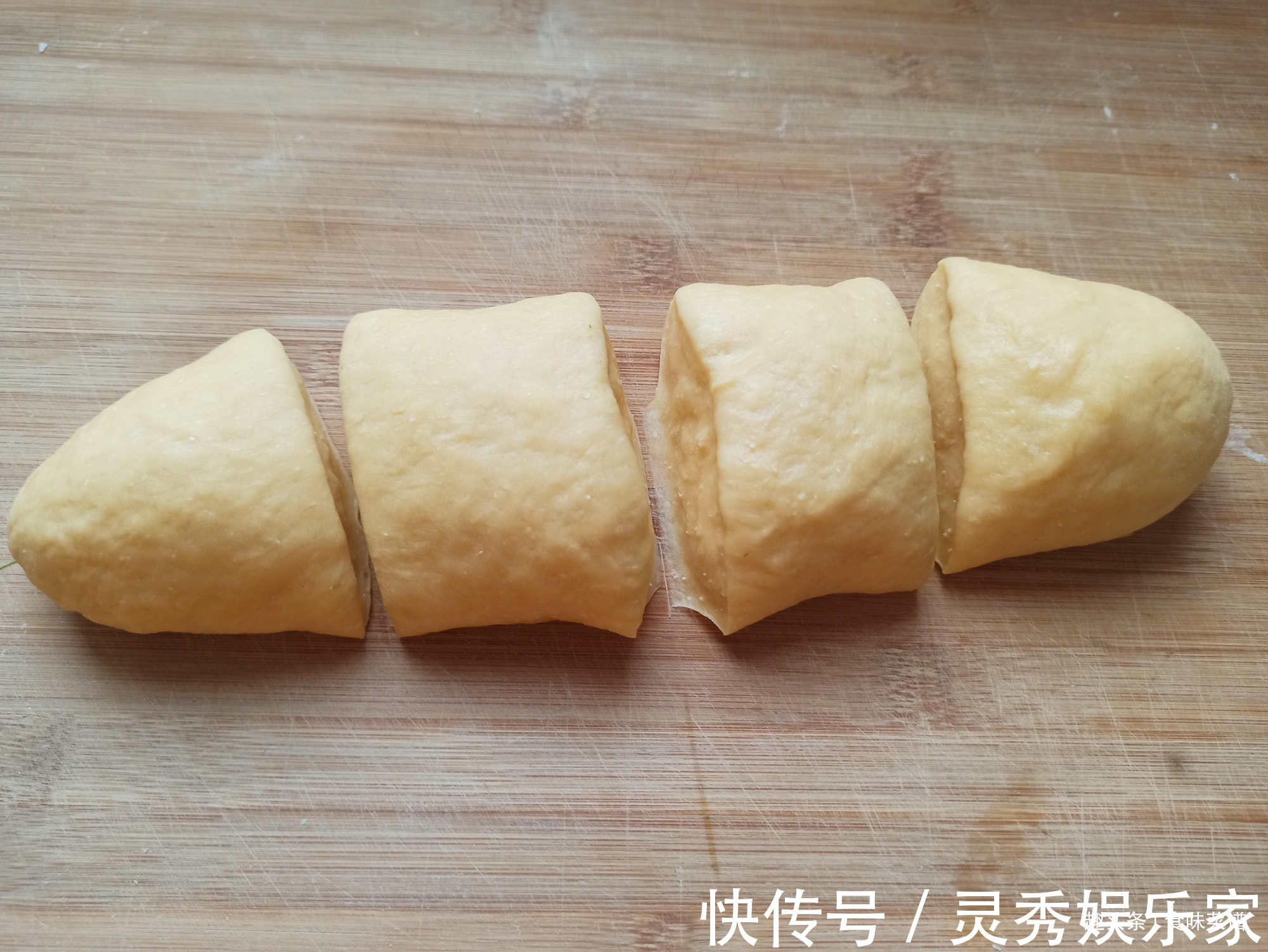 教你做独家懒人面包，1碗面粉3个鸡蛋，不用烤箱，蓬松柔软又香甜