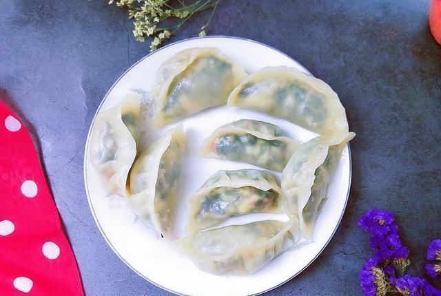 这菜用来包饺子特鲜香，比芹菜鲜嫩，比茴香更香，再不吃就等明年
