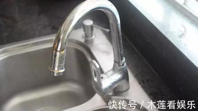 洗碗池|用完的牙膏管别扔掉,放在厨房一年能省不少钱,邻居见了纷纷学!