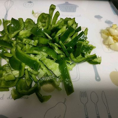 招牌|#一勺葱伴侣，成就招牌美味#回味无穷的青椒肥肠