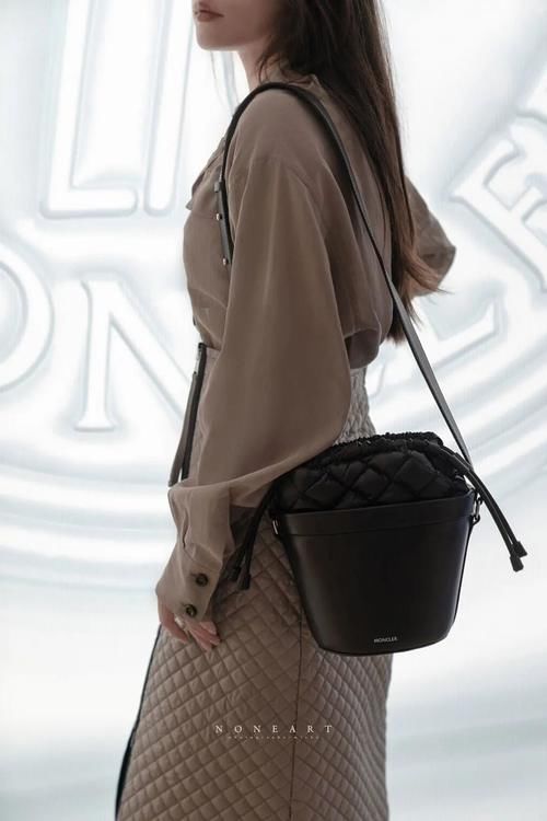 做“平平无奇”的时装，究竟有多难？