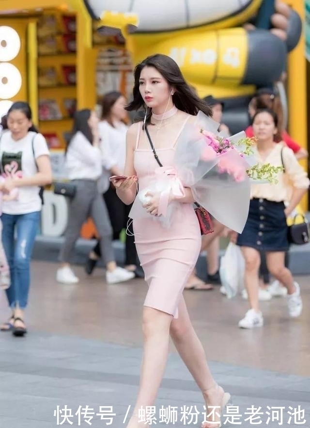 小姐姐|街拍：优雅大方个性独特的都市女郎，绽放出成熟女性的美