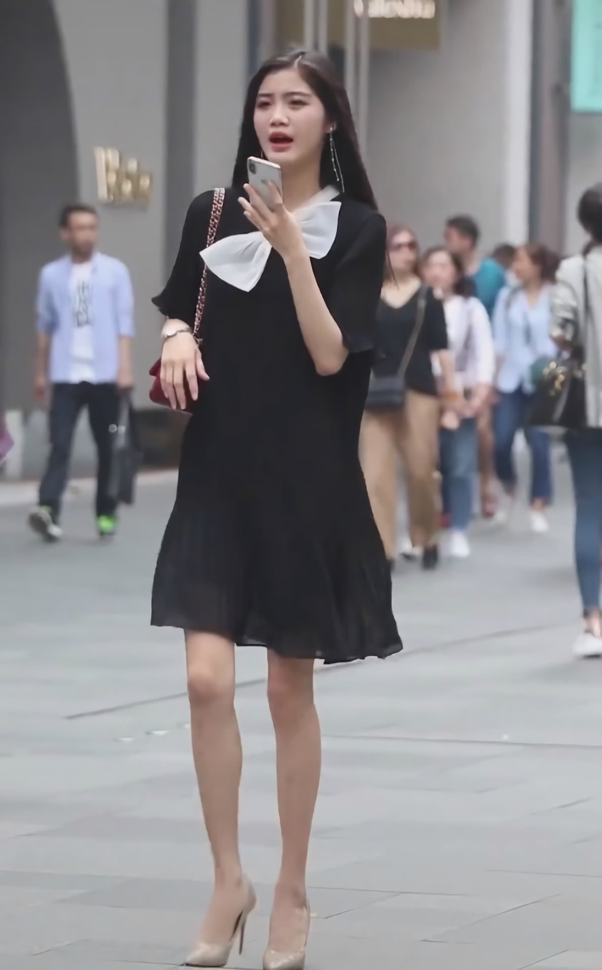 高跟鞋|街头蹦出一款新鞋子叫“你以为我没穿鞋”，其实跟高10厘米！