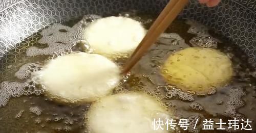 油炸糕|油炸糕不要直接下锅，教你一招，外酥里软不吸油，吃着不油腻