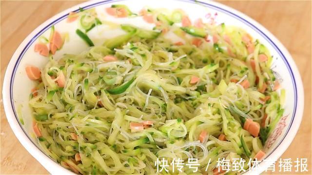 早餐|1根萝卜3个鸡蛋，用筷子搅一搅，营养丰富，五分钟搞定家人早餐