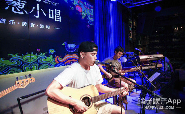 唱游天下|还记得《中国好声音》的张恒远吗？和绯闻女友同框了！