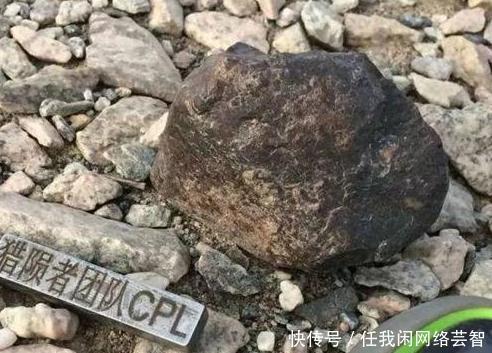 女孩 国家出价每克拉一万元悬赏陨石,女孩5年捡400公斤,一颗不卖