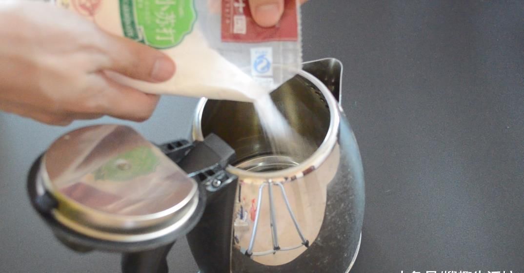 水壶里撒一把它, 水垢自动往下掉, 一年都不用刷水壶, 太实用了