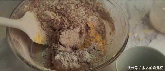 软心巧克力曲奇,麻薯爆浆拉丝粘糯浓香零食中的李奎妹妹