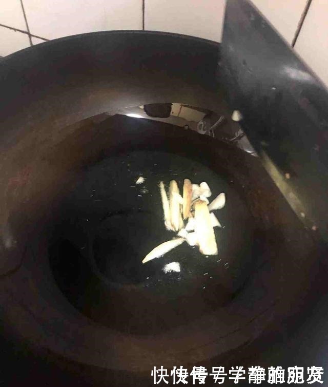 菜市场|鸡身上“最有价值”的部位,肉贩子留着自己吃,一个鸡就一个