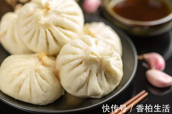北方人|蒸包子，切忌直接上锅蒸，牢记3窍门，皮白馅香，蓬松暄软不塌陷