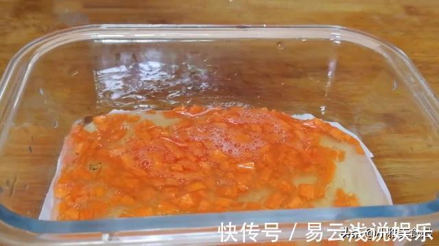 搅拌均匀|我家菠菜从凉拌着吃,加2个鸡蛋,简单几步,上桌孩子抢着吃