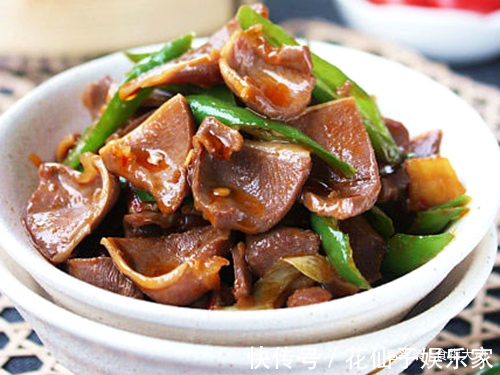 鸭胗|端上桌争相伸筷的除夕年夜饭，好吃好做真解馋，家人吃得不亦乐乎